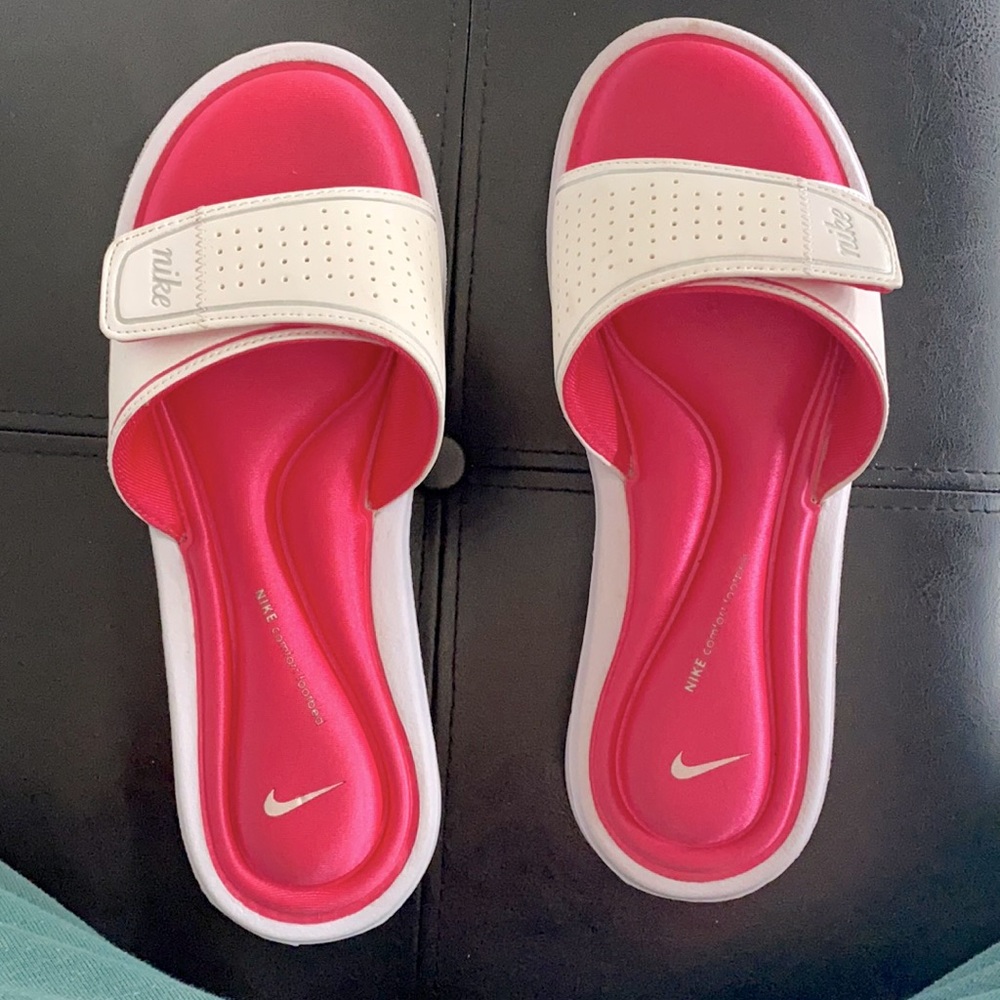 COPY - Nike flip flops PINK - sz9
